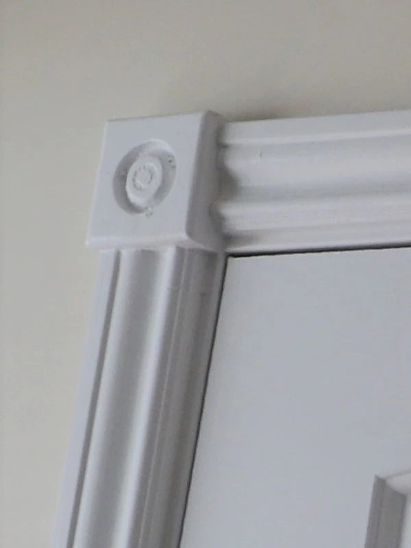 A view of the rosette corner block.