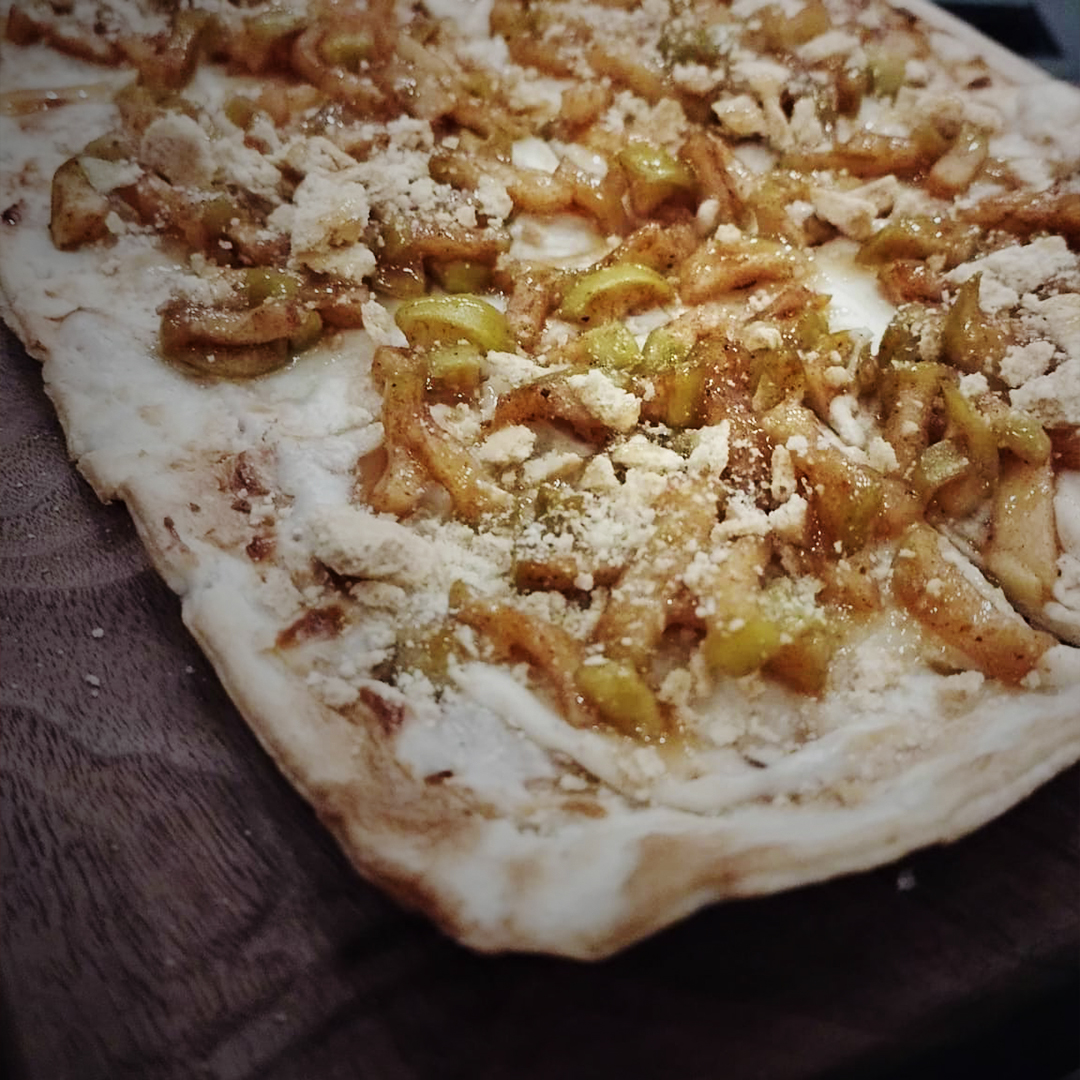 A caramel apple pie flatbread.
