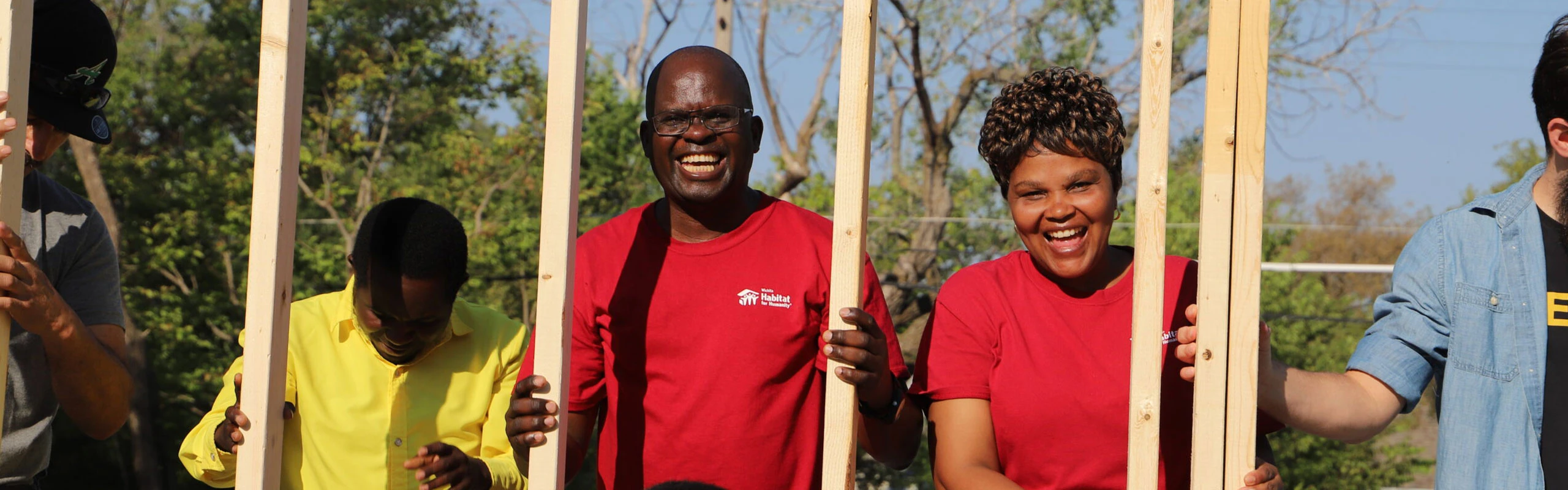 Gedeon raising up a wall with his family.